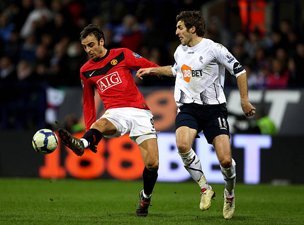 纪事报：纽卡已放弃埃基蒂克转攻维萨，将与曼联争夺转会先机.